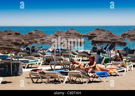 La spiaggia di Carihuela Torremolinos Malaga Costa del Sol Andalusia Spagna Foto Stock