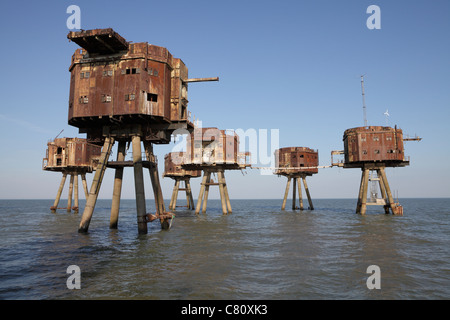 Maunsell sea forts. Red sands mare fortezze estuario del Tamigi. Essi sono ormai abbandonato. Foto Stock