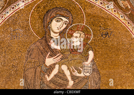 Mosaico di Maria e di Gesù, all'interno della Cattedrale di Monreale, Monreale, nei pressi di Palermo, Sicilia, Italia Foto Stock