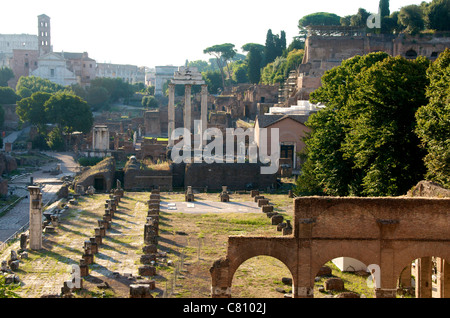 Tempio di Vesta, Arco di Tito e il Tempio di Castore e Polluce, Forum Romanum, Foro Romano, Roma, Lazio, l'Italia, EuropeEurope Foto Stock