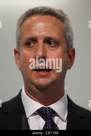 IVAN LEWIS MP OMBRA IL SEGRETARIO DI STATO PER IL 27 SETTEMBRE 2011 LA AAC LIVERPOOL ENGLAND Foto Stock