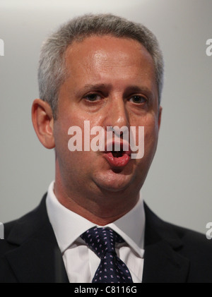 IVAN LEWIS MP OMBRA IL SEGRETARIO DI STATO PER IL 27 SETTEMBRE 2011 LA AAC LIVERPOOL ENGLAND Foto Stock