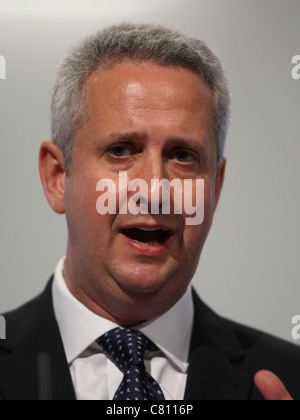 IVAN LEWIS MP OMBRA IL SEGRETARIO DI STATO PER IL 27 SETTEMBRE 2011 LA AAC LIVERPOOL ENGLAND Foto Stock