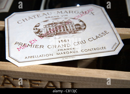 Ancora in vita con etichetta del vino di Chateau Margaux, Bordeaux, annata 1961. Foto Stock
