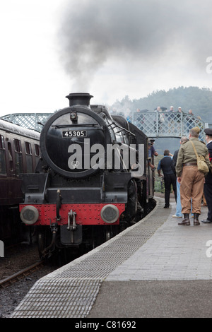 North Norfolk Railway - 1940's rievocazione 2011. Locomotiva a vapore LMS Stanier 5MT noto come il nero 5. Foto Stock