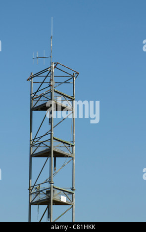 Parte superiore della torre del fuoco, Mullion comunità la stazione dei vigili del fuoco in Cornwall Inghilterra. Foto Stock