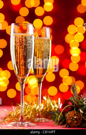 Due bicchieri di champagne a Natale Foto Stock