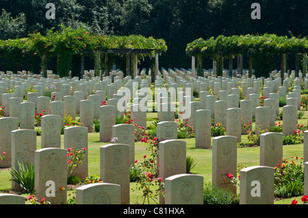 Anzio. L'Italia. Spiaggia di testa il Cimitero di Guerra Foto Stock