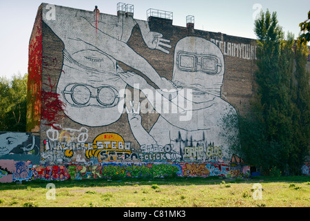 Graffiti del blu in Cuvrystrasse, Berlino, Germania Foto Stock