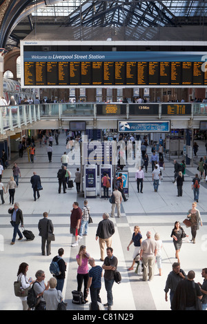Il concourse a Liverpool Street Station di Londra, Inghilterra Foto Stock
