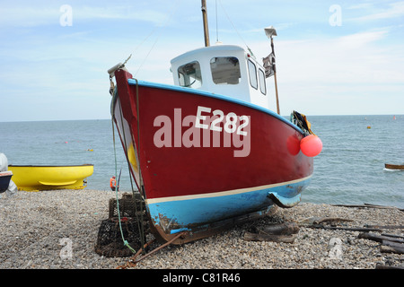 Barche sulla spiaggia di birra, Devon England Foto Stock