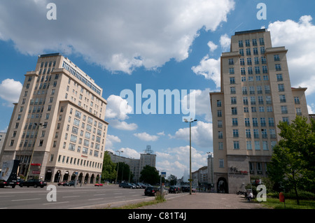 Karl-Marx-Allee, socialista boulevard di Berlino Foto Stock