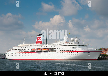 Crociera Deutschland in theTravemuende Harbour, Lubecca baia del Mar Baltico Germania Europa Foto Stock
