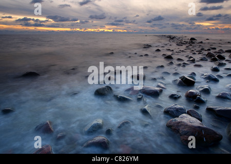 Le pietre a Mar Baltico, Hiiumaa island, Estonia Foto Stock