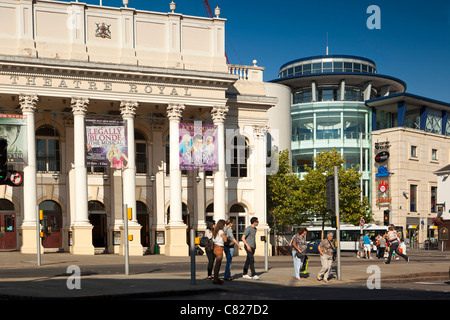 Regno Unito, Nottinghamshire, Nottingham, Superiore Parlamento Street, il Theatre Royal e Corner House entertainment complex Foto Stock