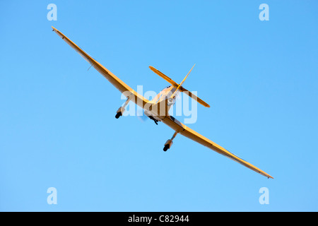 Miglia M14un falco Trainer 3 (Magister) T9738 G-AKAT in volo Foto Stock