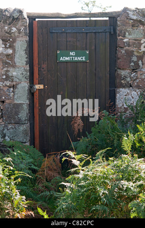 Nessun segno di ammettenza sulla porta di legno, Glenfield Lodge Country Park, Charnwood Forest, Leicestershire, England, Regno Unito Foto Stock