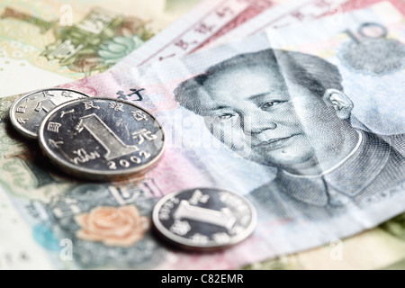Yuan Renminbi le banconote e le monete di close-up Foto Stock