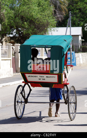 In rickshaw nella città di Toliara, Madagascar Foto Stock