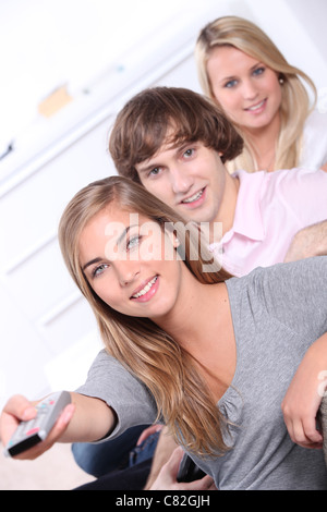Tre teenager sat a casa Foto Stock