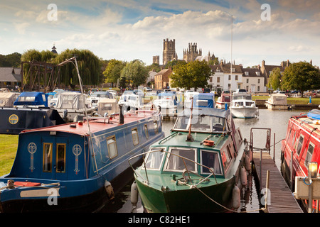 Cantiere marina lungo il fiume Ouse a Ely, Cambridgeshire Regno Unito Foto Stock