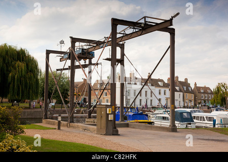 Cantiere marina lungo il fiume Ouse a Ely, Cambridgeshire Regno Unito Foto Stock