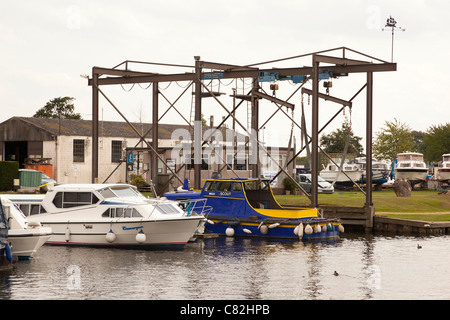 Cantiere marina lungo il fiume Ouse a Ely, Cambridgeshire Regno Unito Foto Stock