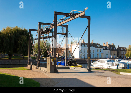 Cantiere marina lungo il fiume Ouse a Ely, Cambridgeshire Regno Unito Foto Stock