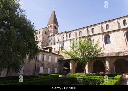 Abbazia di Saint Philibert in riverside città di Tournus, Borgogna Foto Stock