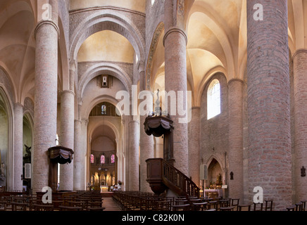 Abbazia di Saint Philibert in riverside città di Tournus, Borgogna Foto Stock