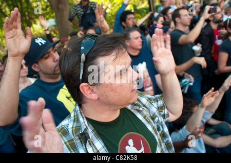 Giorno 22: #OccupyWallSt prende la loro Assemblea Generale di Washington Square Park. Foto Stock