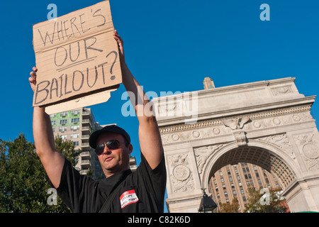 OccupyWallStreet prende la loro Assemblea Generale di Washington Square Park Foto Stock