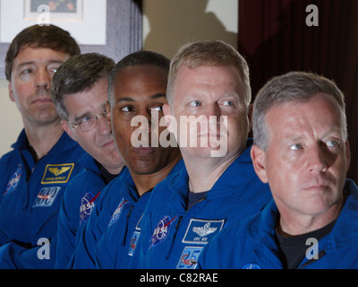 Gli astronauti che hanno volato l'ultimo mai scoperta dello Space Shuttle parlare di missione per Coutts client durante un tour di buona volontà del Regno Unito Foto Stock