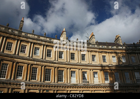 In autunno il sole sulle terrazze curvo nel Circus, bagno, N.E. Il Somerset, Inghilterra, Regno Unito Foto Stock