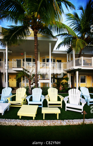 Sedie a sdraio su un prato a sud la maggior parte dei hotel, Key West, Florida, Stati Uniti d'America Foto Stock