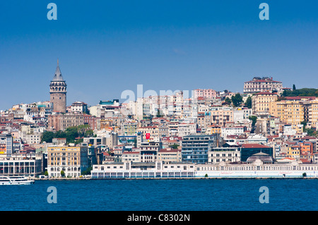 Vista sul Bosforo di Beyoglu e la Torre di Galata Istanbul, Turchia. Foto Stock