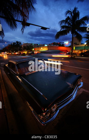 Classic hotrod auto nella parte anteriore del miami ink tattoo Parlour, Miami Beach, Florida, Stati Uniti d'America Foto Stock