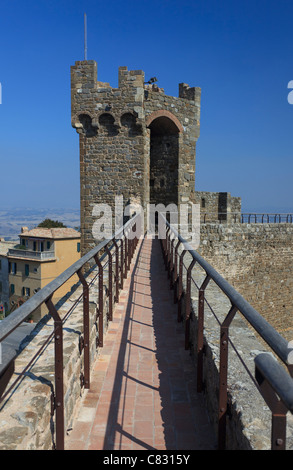 Il castello di Montalcino bastioni, Toscana. Foto Stock