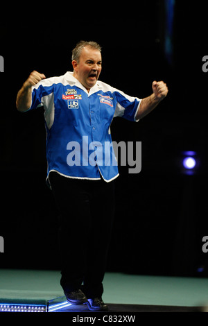 Dublino Repubblica di Irlanda. Phil Taylor in azione contro Brendan Dolan, durante la fase finale del PDC World Grand Prix Foto Stock