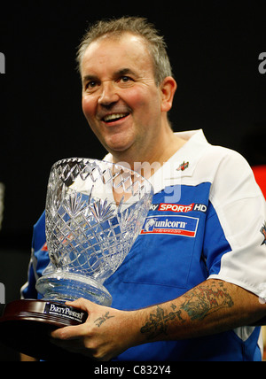 Dublino Repubblica di Irlanda. Phil Taylor in azione contro Brendan Dolan, durante la fase finale del PDC World Grand Prix Foto Stock