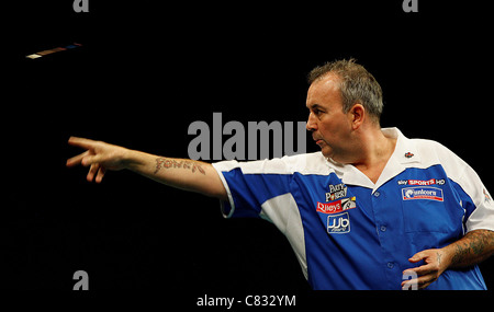 Dublino Repubblica di Irlanda. Phil Taylor in azione contro Brendan Dolan, durante la fase finale del PDC World Grand Prix Foto Stock