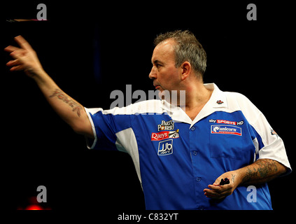 Dublino Repubblica di Irlanda. Phil Taylor in azione contro Brendan Dolan, durante la fase finale del PDC World Grand Prix Foto Stock