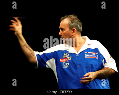 Dublino Repubblica di Irlanda. Phil Taylor in azione contro Brendan Dolan, durante la fase finale del PDC World Grand Prix Foto Stock