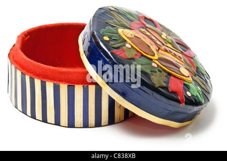 Aprire piccolo regalo di natale Scatola isolata su bianco Foto Stock