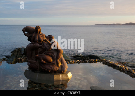 Una statua al porto vecchio di Nuuk, Groenlandia di Arnakuagsak , o Sassuma arnaa, noto anche come Sedna, dea del mare. Foto Stock