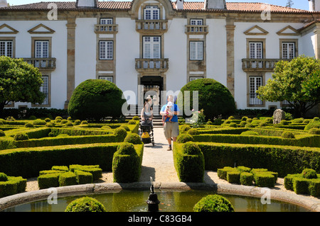 Il barocco Palazzo Mateus con belle siepi di bosso, Villa Real in Portogallo Foto Stock