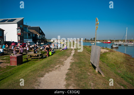 Porto di segale Riverfront in una giornata di sole East Sussex England Foto Stock