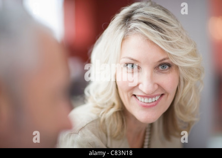 Close up imprenditrice il volto sorridente Foto Stock