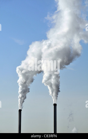 Inquinamento atmosferico camino Parigi Francia Foto Stock