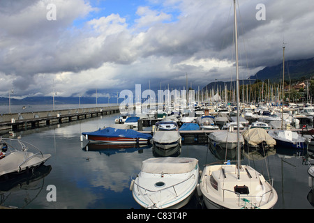 Il marina di Évian-les-Bains, sul Lago di Ginevra nel sud-est della Francia. Foto Stock